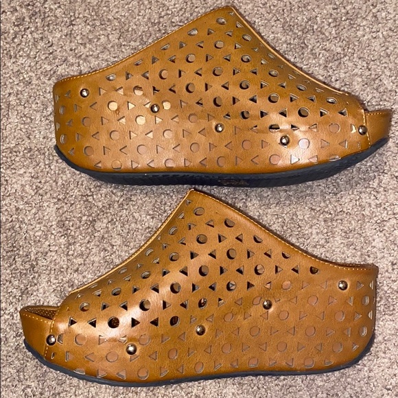 Shoes - Picture 4 of 5